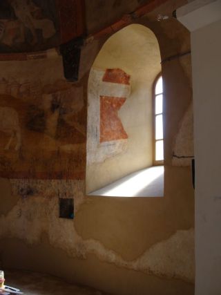 Reprise d'enduit entre fresques du XVI siecle ( eglise de SOULAURES).JPG