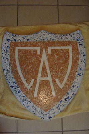 blason en beton poli de marbre et de verre.jpg