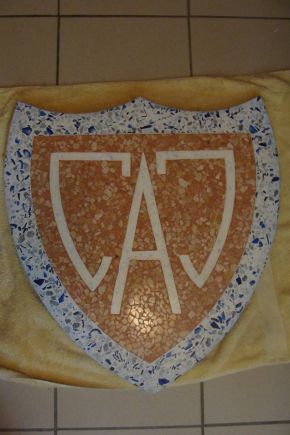 blason en beton poli de marbre et de verre.jpg